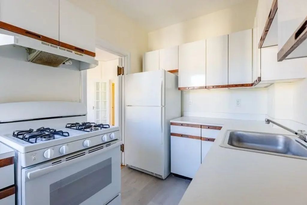 1263 Commonwealth Ave #4, Boston