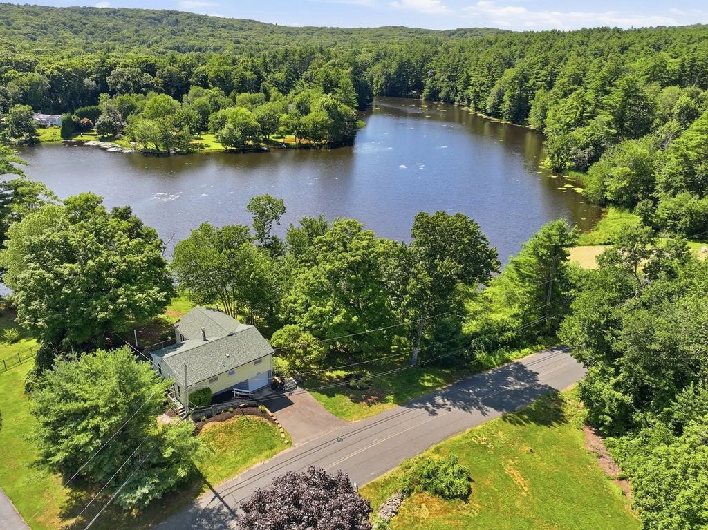 66 Pierce Rd, West Brookfield