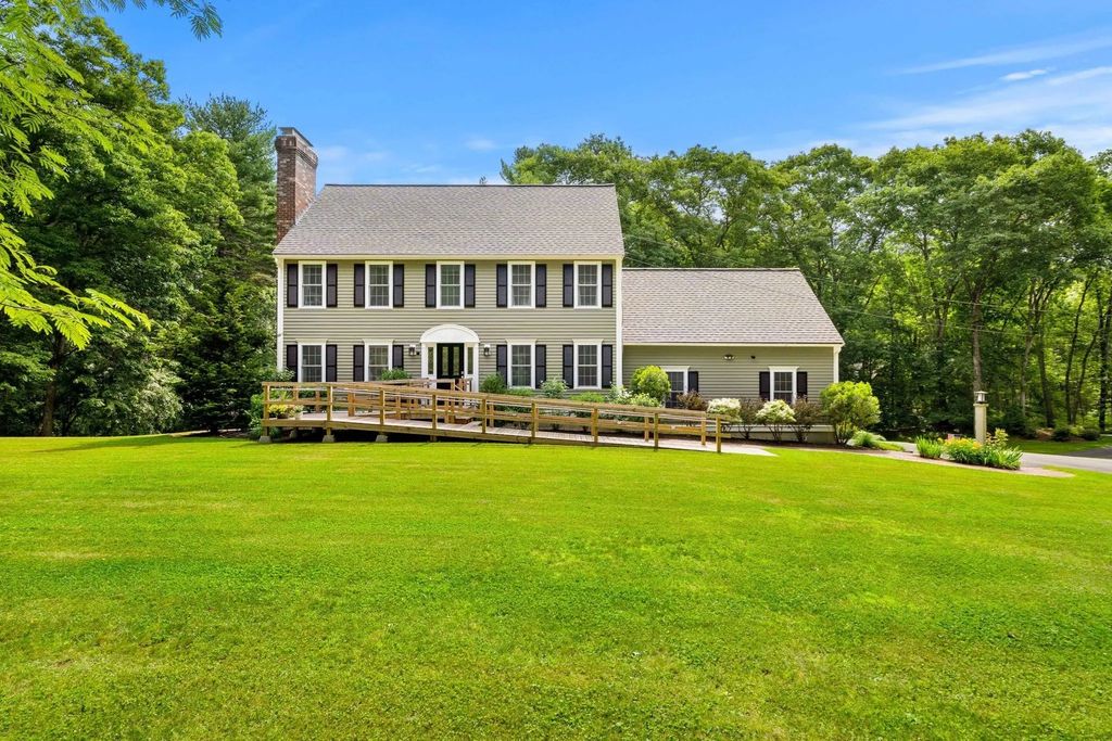 470 Lost Lake Dr, Groton