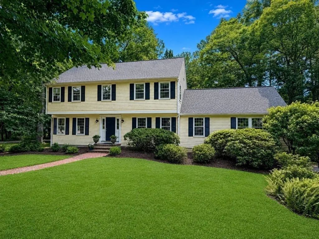 112 Wood End Lane, Medfield