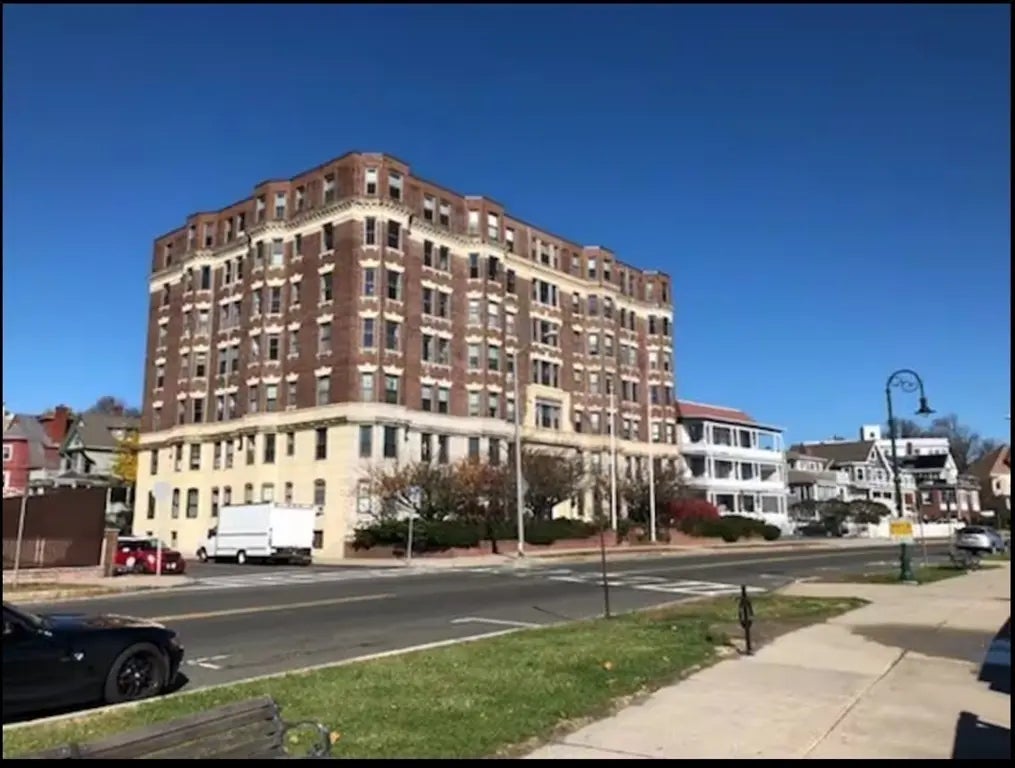 285 Lynn Shore Dr #203, Lynn