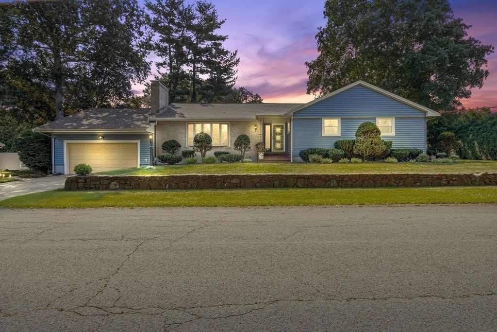 122 Westwood Dr, Whitman