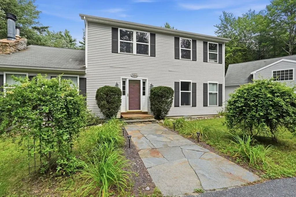 17 Phelps Ln, Goshen