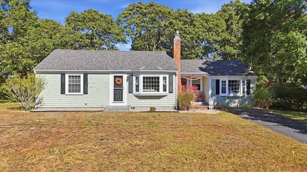 32 Scholl Av, Yarmouth