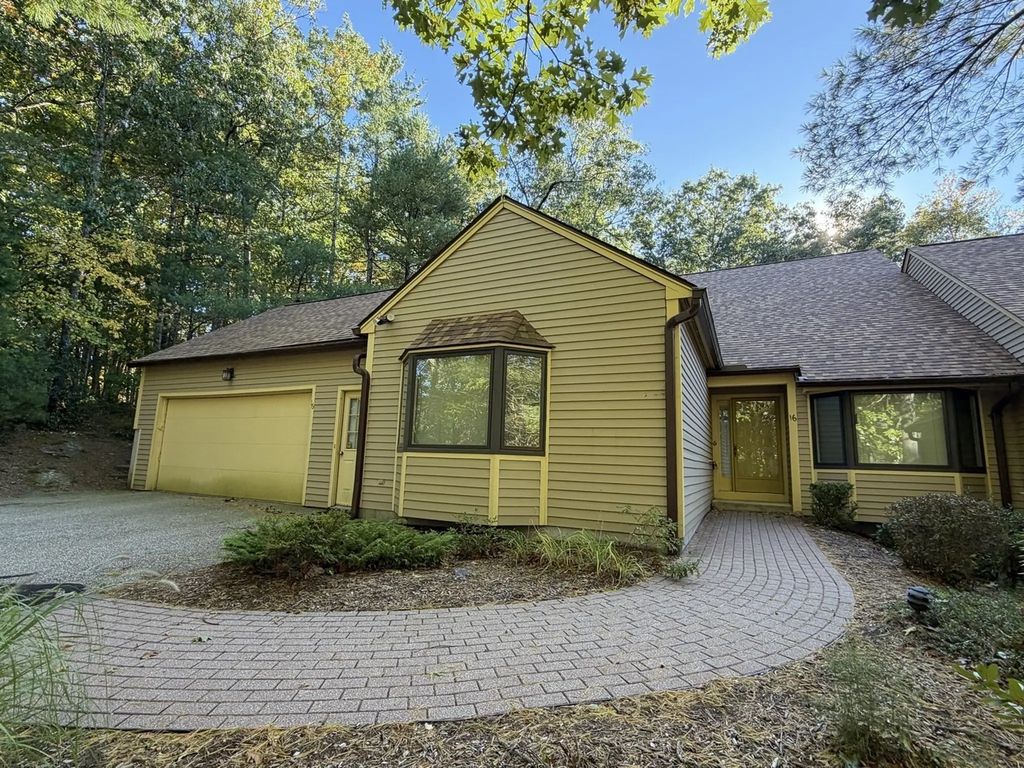 16 Bentwood Dr #16, Sturbridge