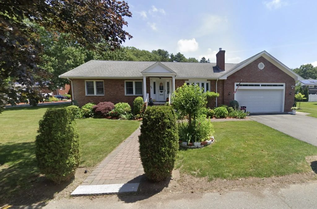 23 Laurine Rd, Saugus