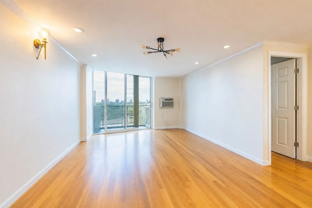 19 Winchester #806, Brookline