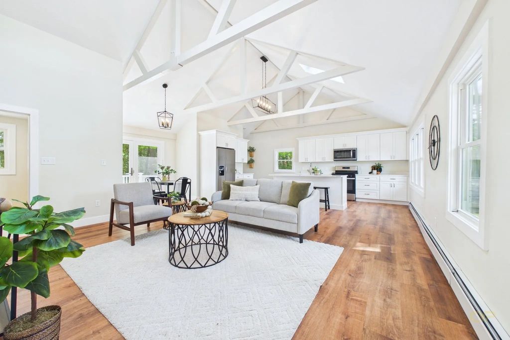 22 Randall Rd, Mattapoisett