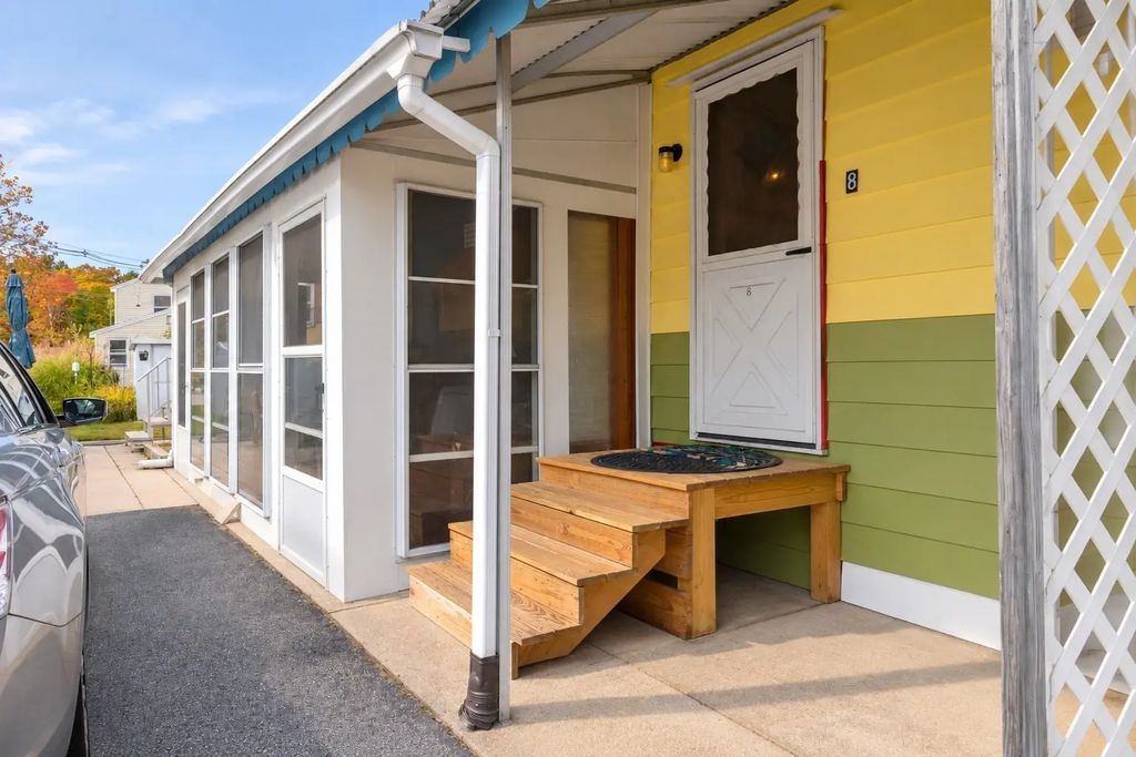 239 Ayer Rd #8, Littleton