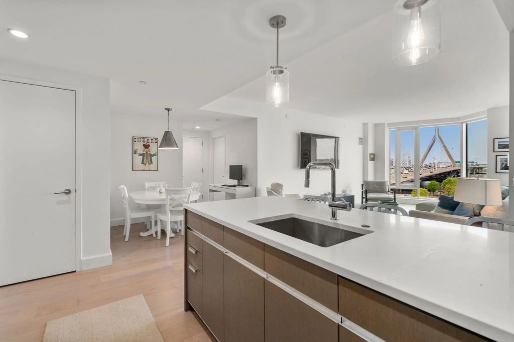 100 Lovejoy Wharf #7j, Boston