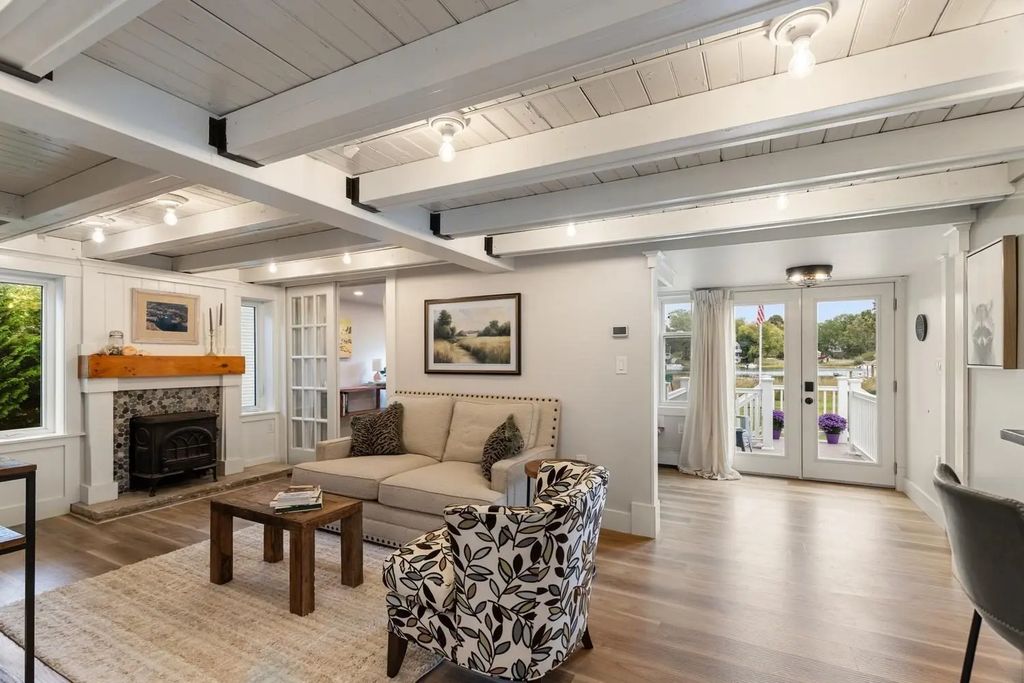 4 Tibbetts Ave, Danvers