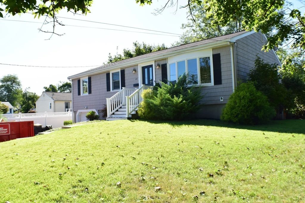 109 Homer Dr, Somerset