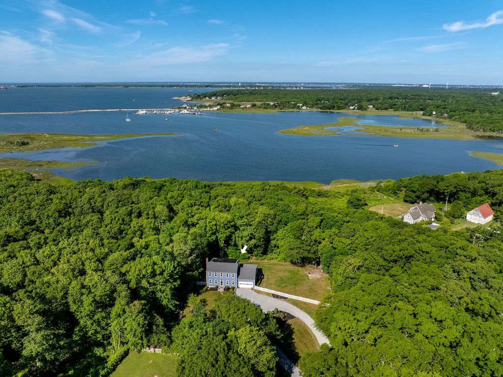 3 Barrett Dr, Mattapoisett
