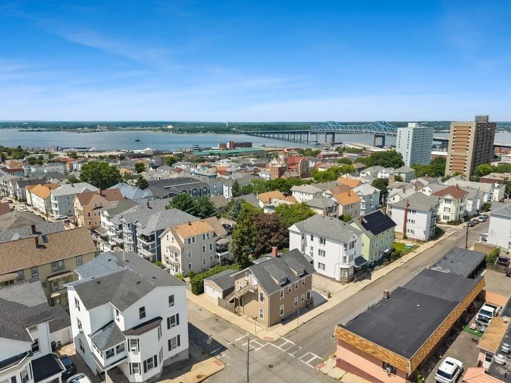 315 Washington St, Fall River