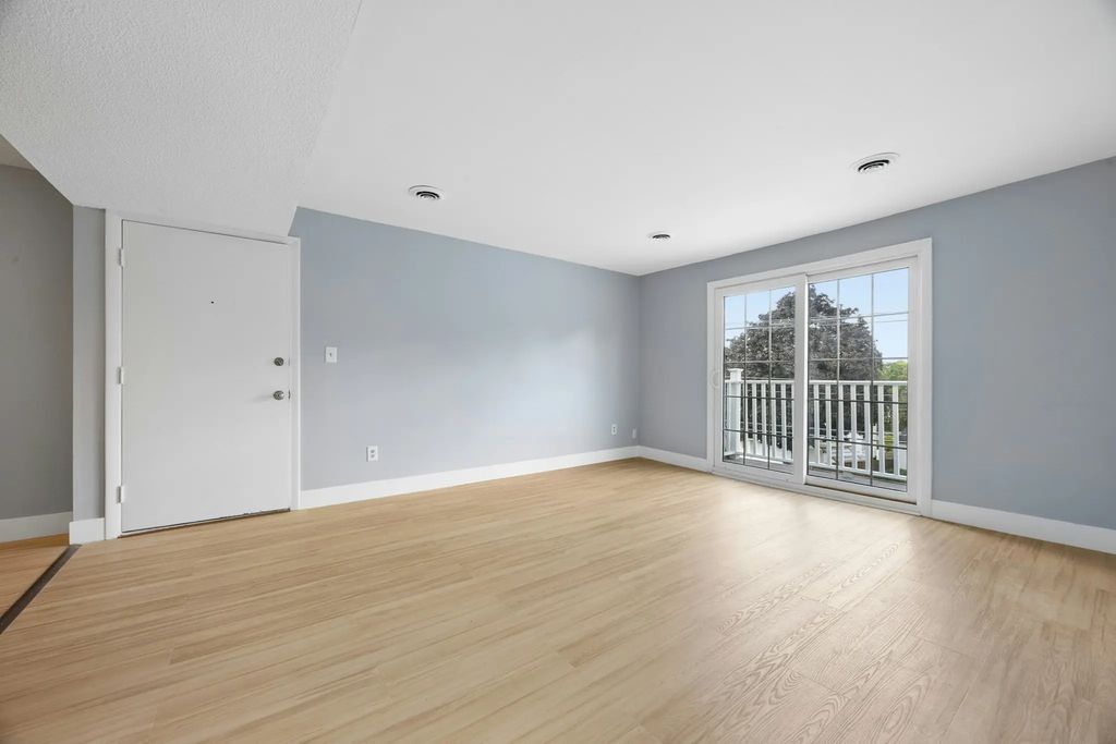 244 Mount Vernon St #9, Lawrence