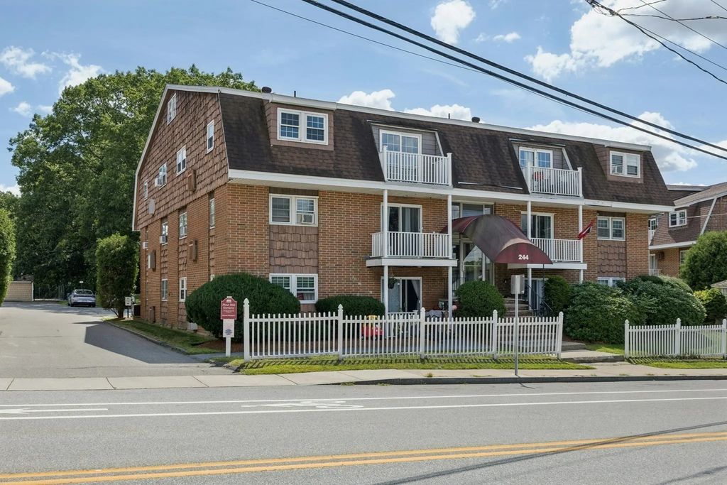 244 Mount Vernon St #9, Lawrence