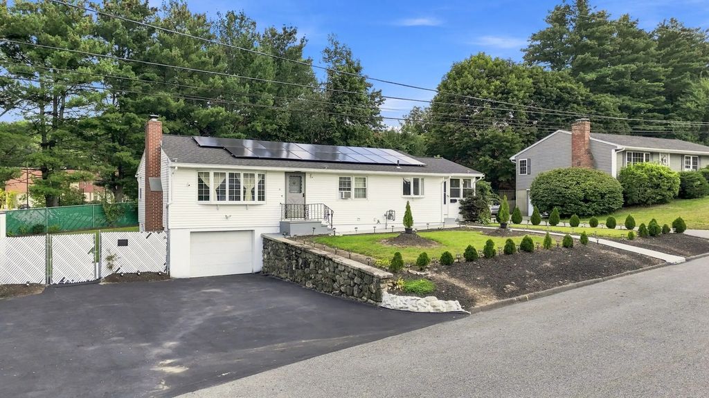 4 Monroe St, Lawrence