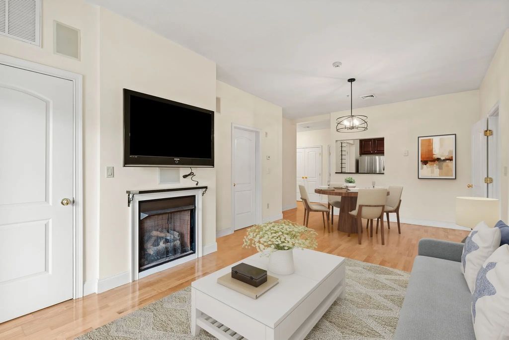 40 Heather St #314, Beverly
