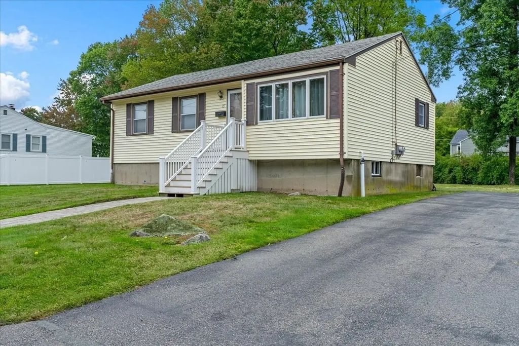 15 Packard St, Avon