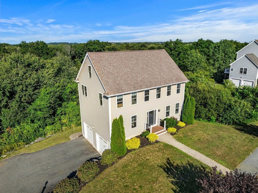 22 Overlook Dr, Danvers
