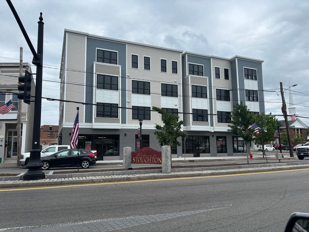 760 Washington St #404, Stoughton