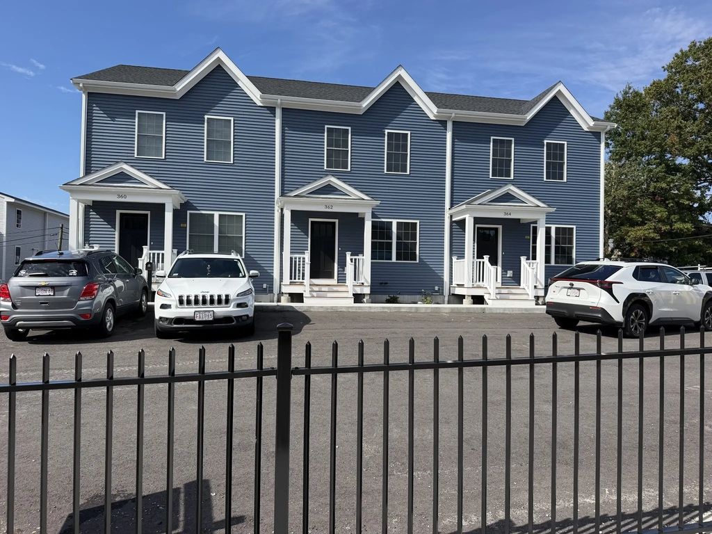 362 High Street #362, Fall River