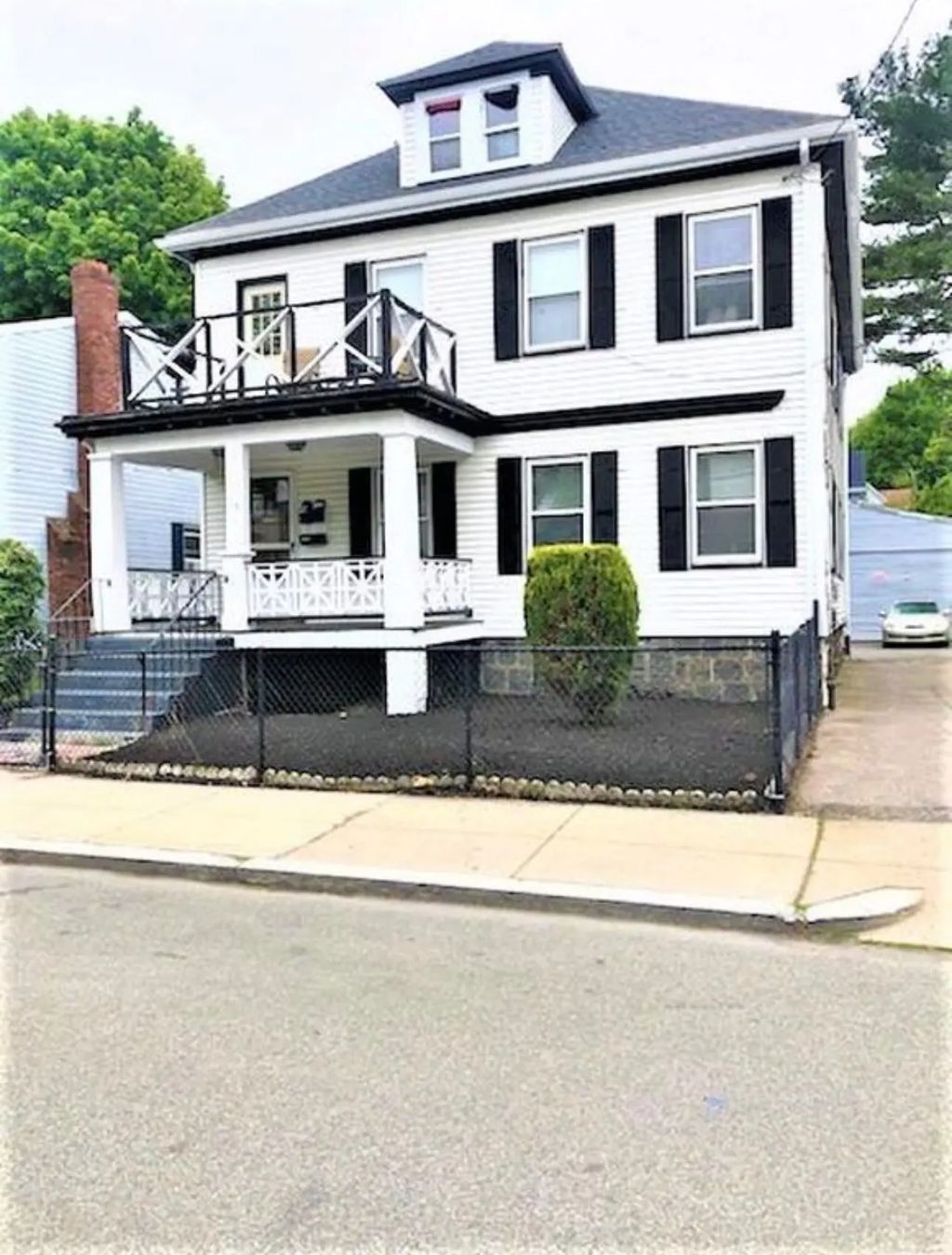 11 Monponset #1, Boston