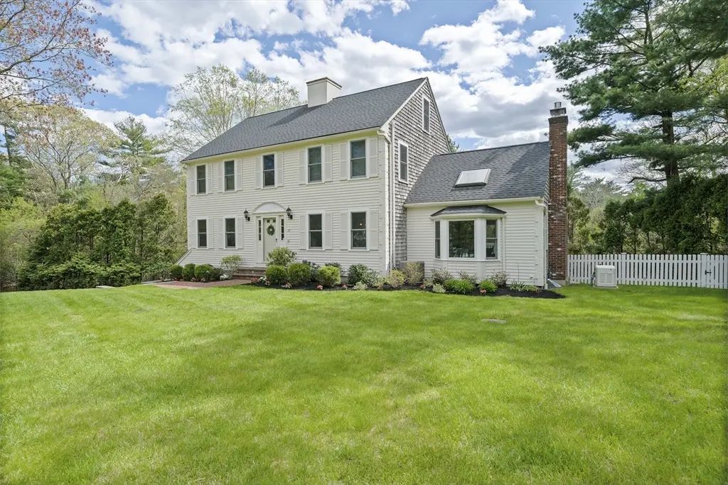 25 Hounds Ditch Ln, Duxbury