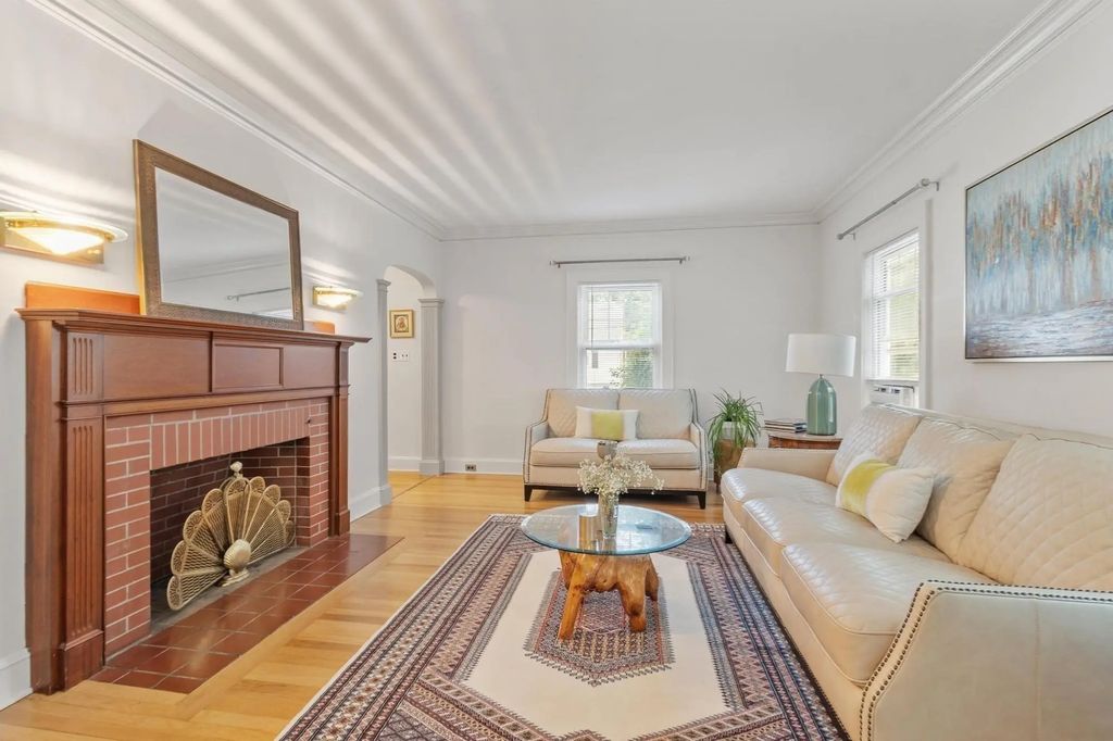 45 Grandview Rd, Arlington