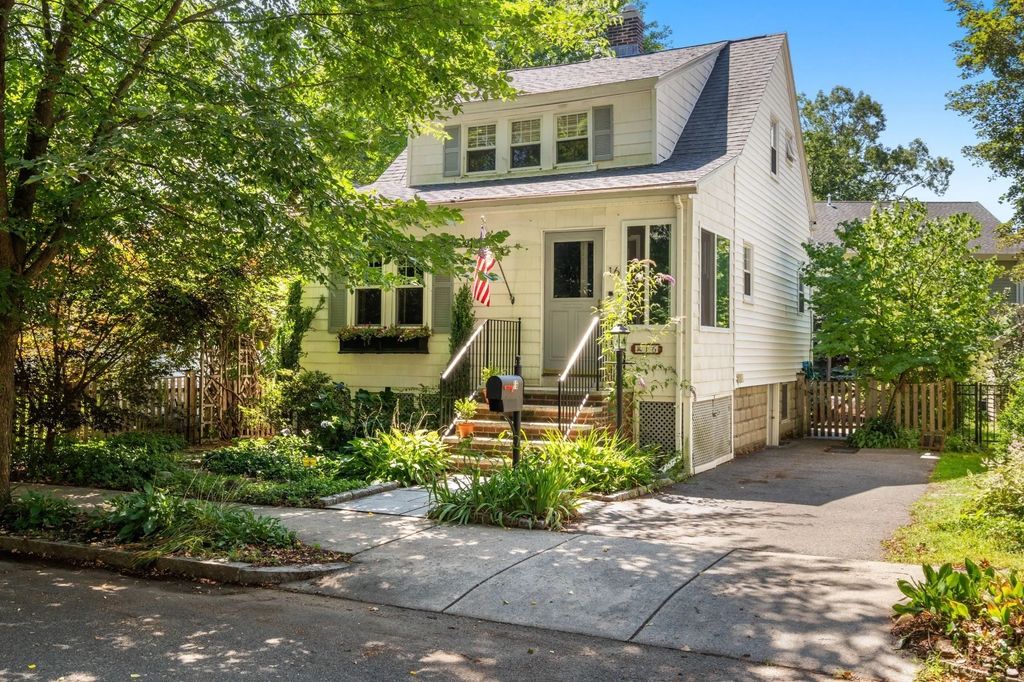 16 Longfellow Rd, Arlington