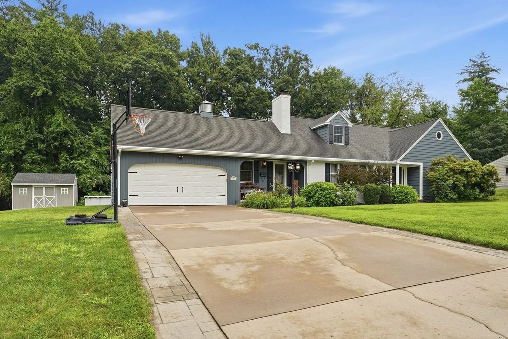 29 Shady Side Dr, Longmeadow