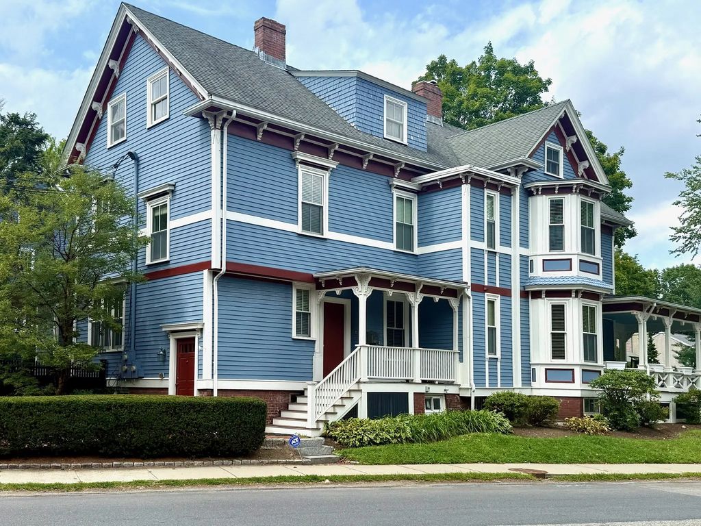 90 Highland Ave #2, Newton