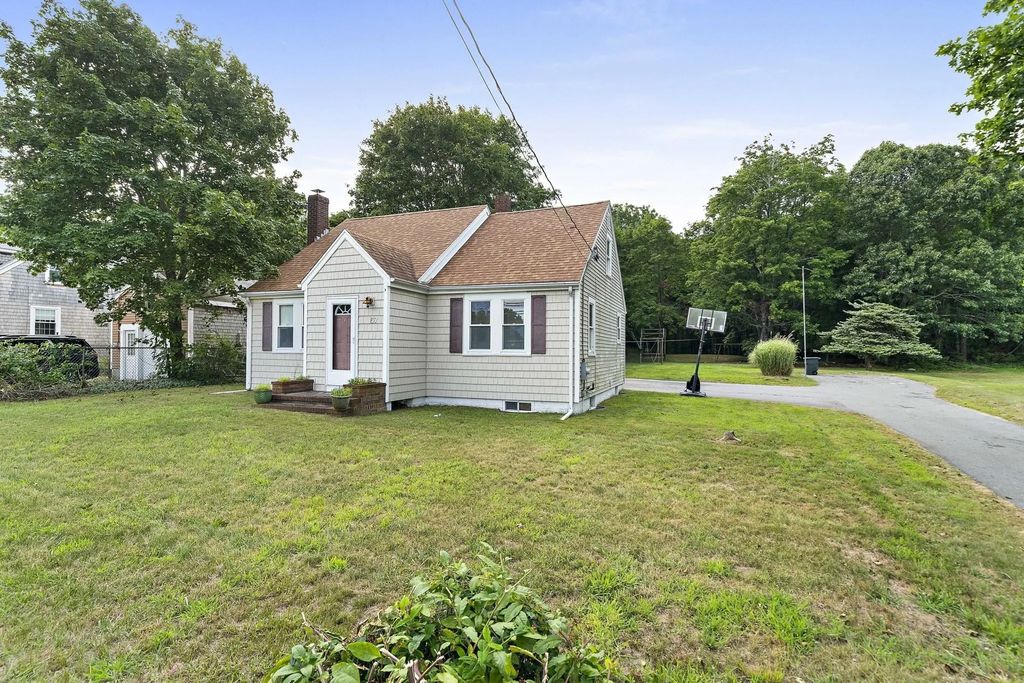 57 Main St, Lakeville