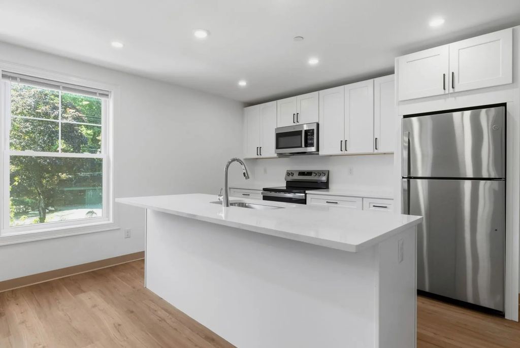 26 Union St #202, Natick
