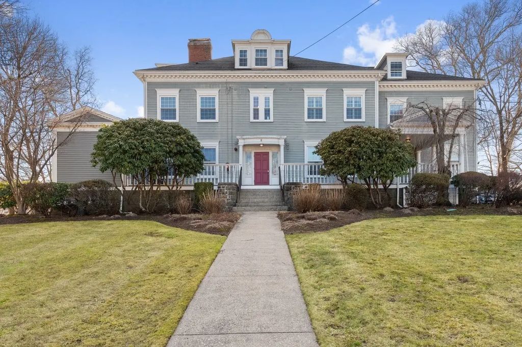8 Parker Rd #4, Wakefield