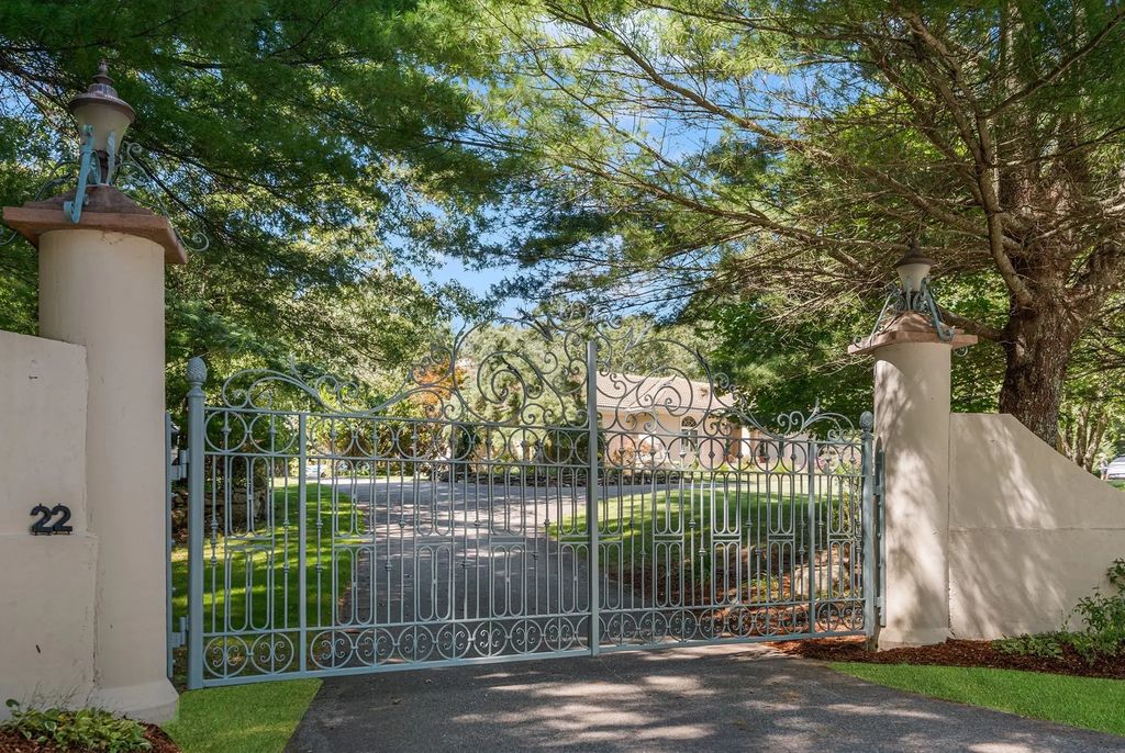 22 Brook View Dr, Scituate