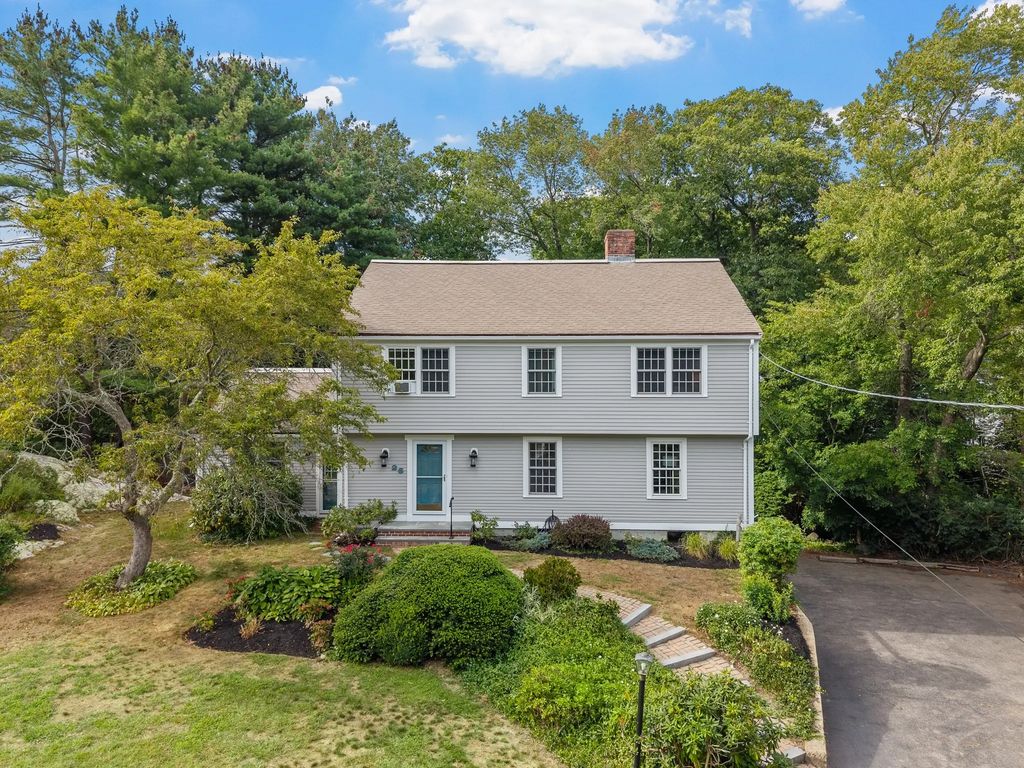 26 Old Coach Rd, Cohasset