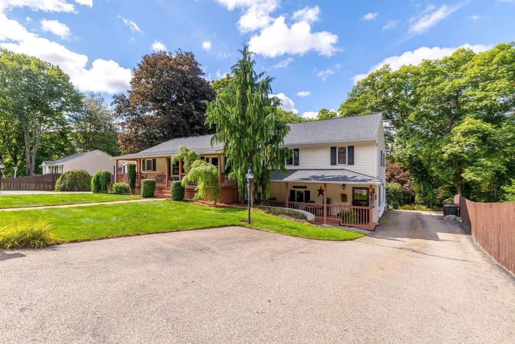 22 John F Kennedy Dr, Millbury