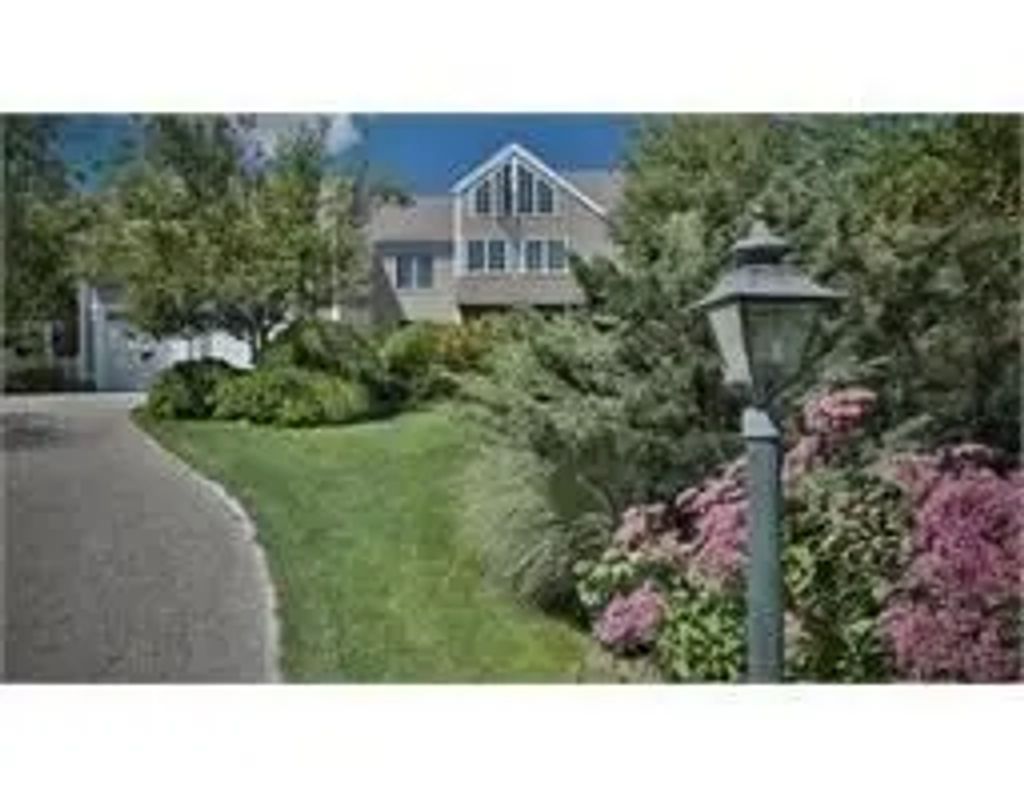 82 Marmion Way, Rockport