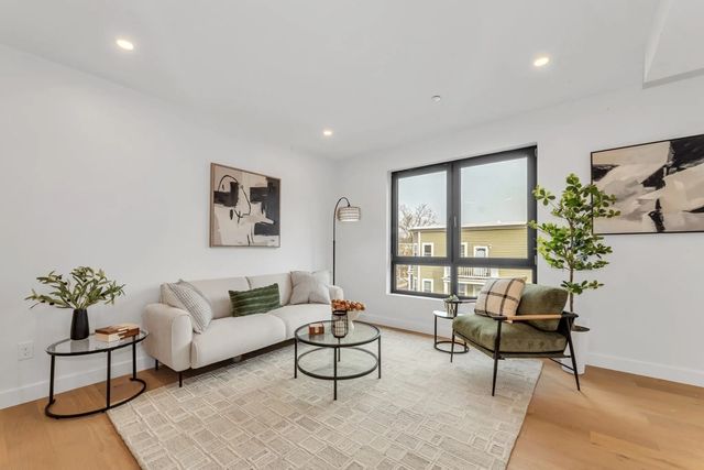 3992 Washington St #206, Boston