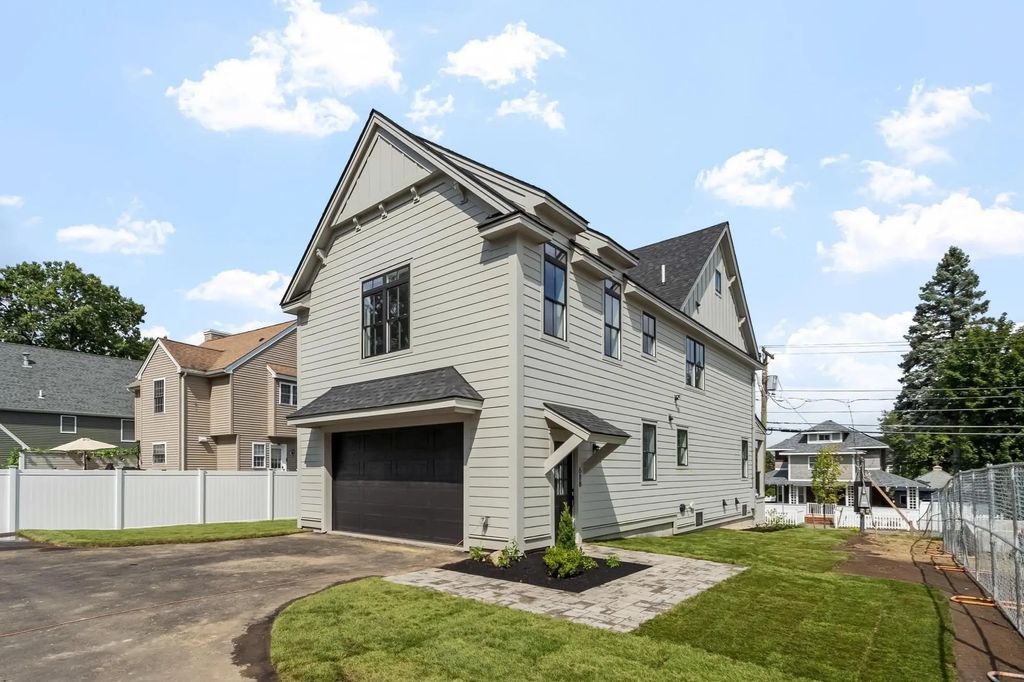 688 Westford St, Lowell