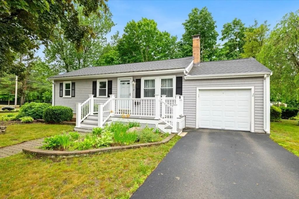 2 Margaret Rd, Foxboro