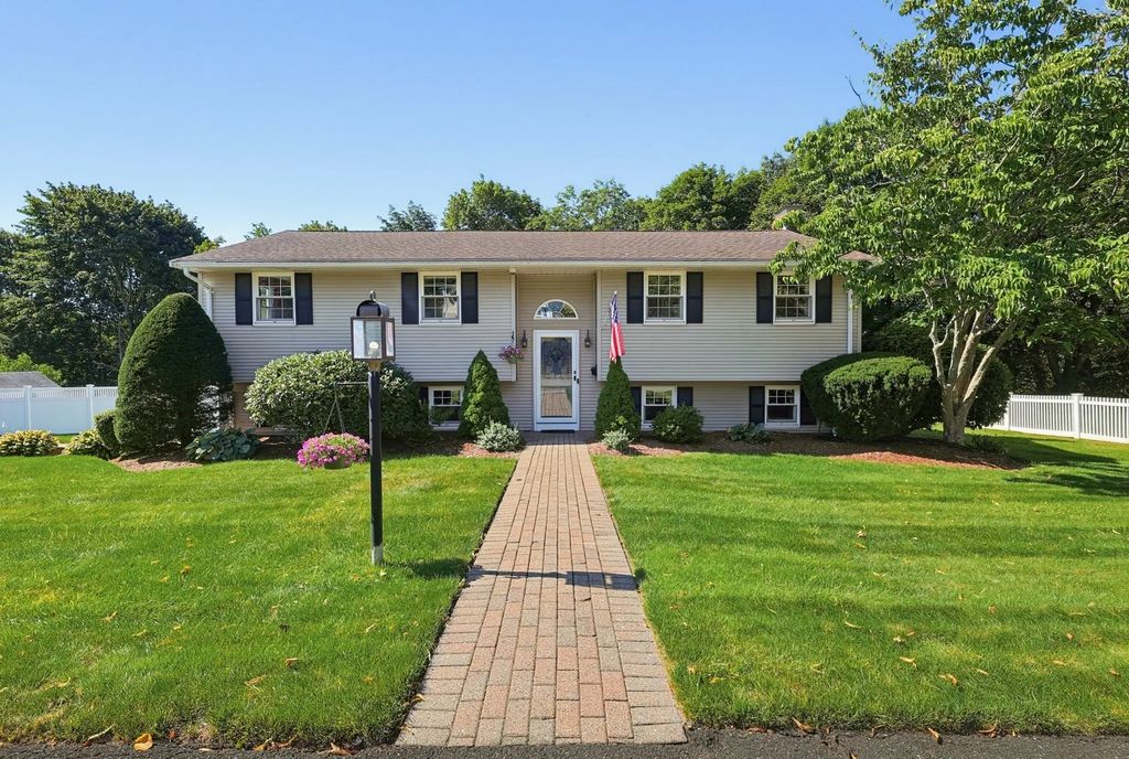 18 Princeton St, Peabody