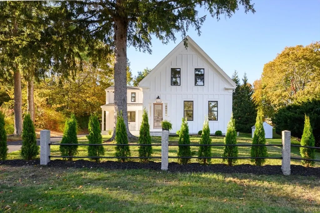 171 Fort Hill St, Hingham