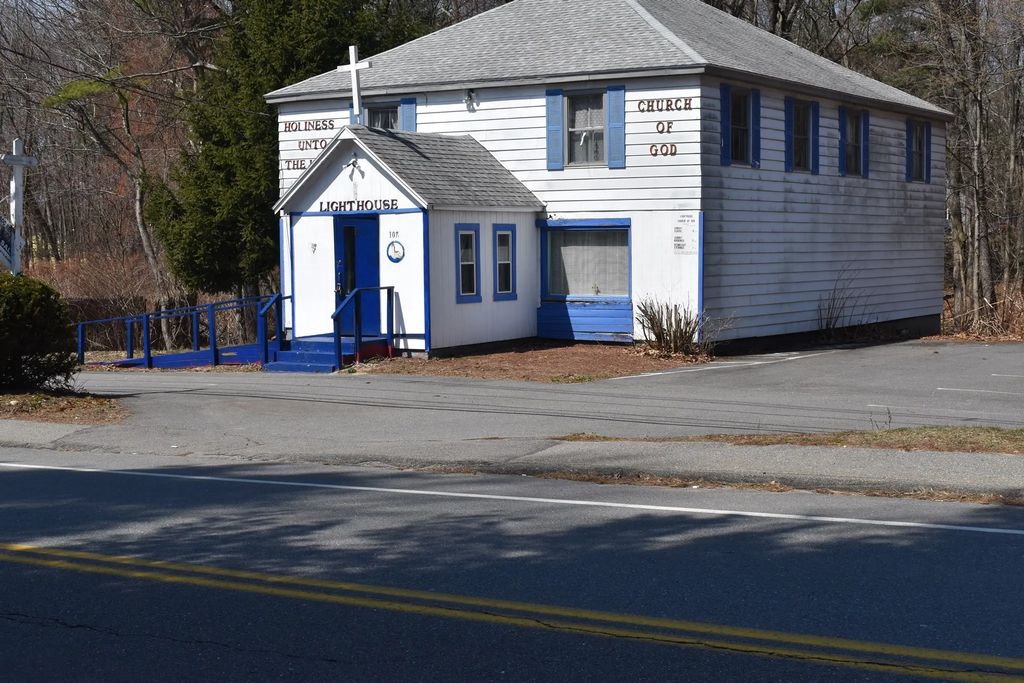 107 Whalom Road, Lunenburg