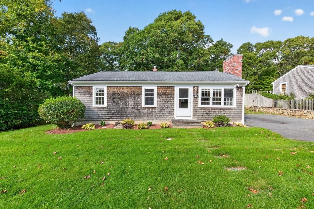 124 Homestead Ln, Falmouth