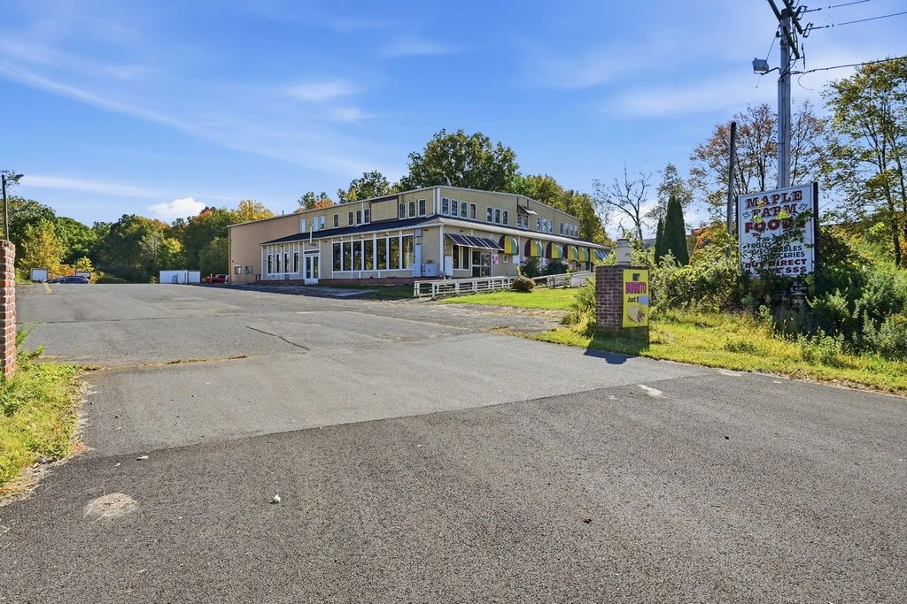 10 S Maple St, Hadley