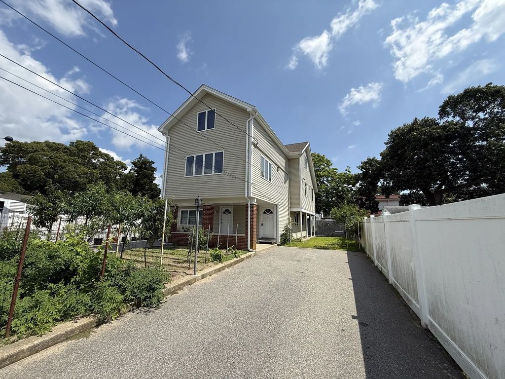54 Pleasant St #b, Wareham
