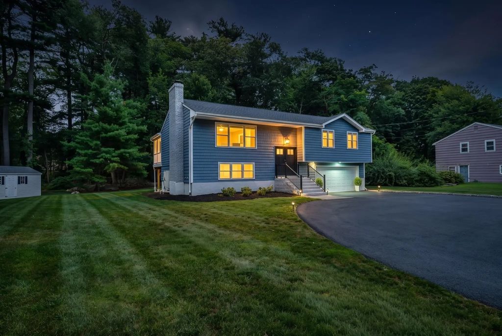 8 Willowdale Dr, Lynnfield