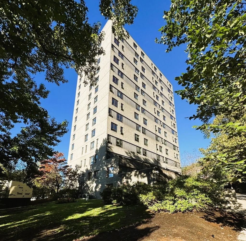 1560 Beacon St #2nd Floor, Brookline